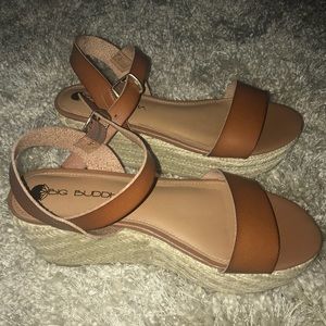 Tan/ brown sandal platforms